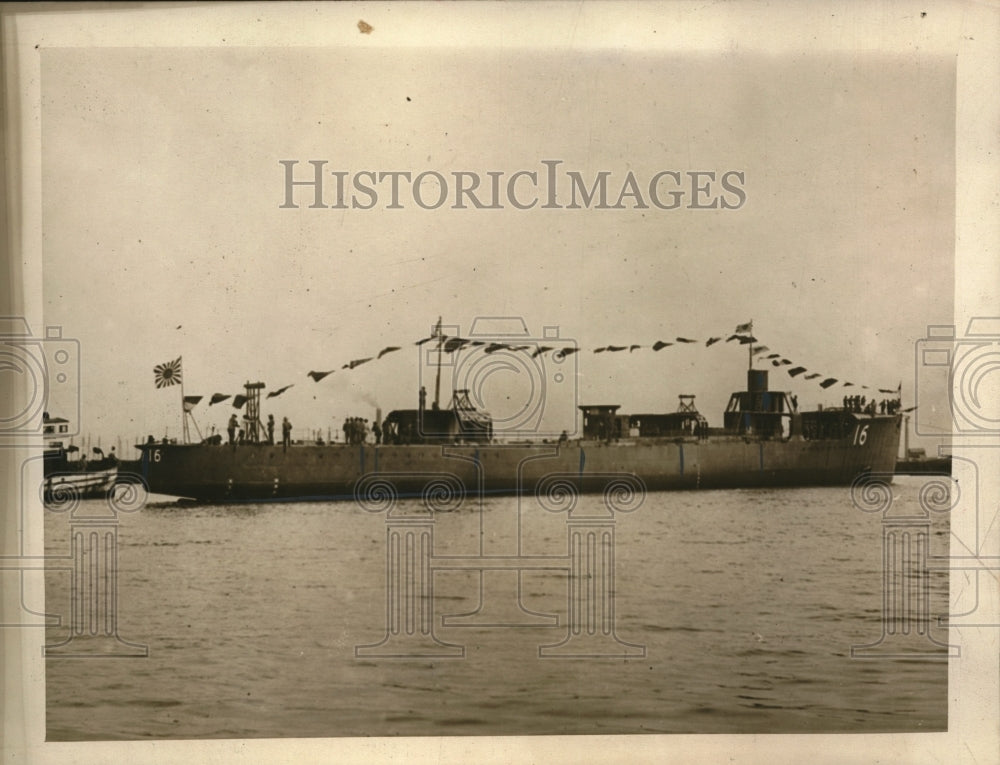 1922 Japan launches battle ship destroyers at Fuzinagata yards-Historic Images