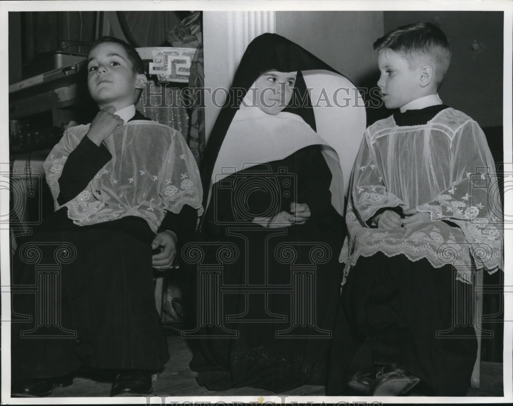 1960 Gregory Cerveri, Constance Mullin &amp; Douglas Ragno in Play - Historic Images