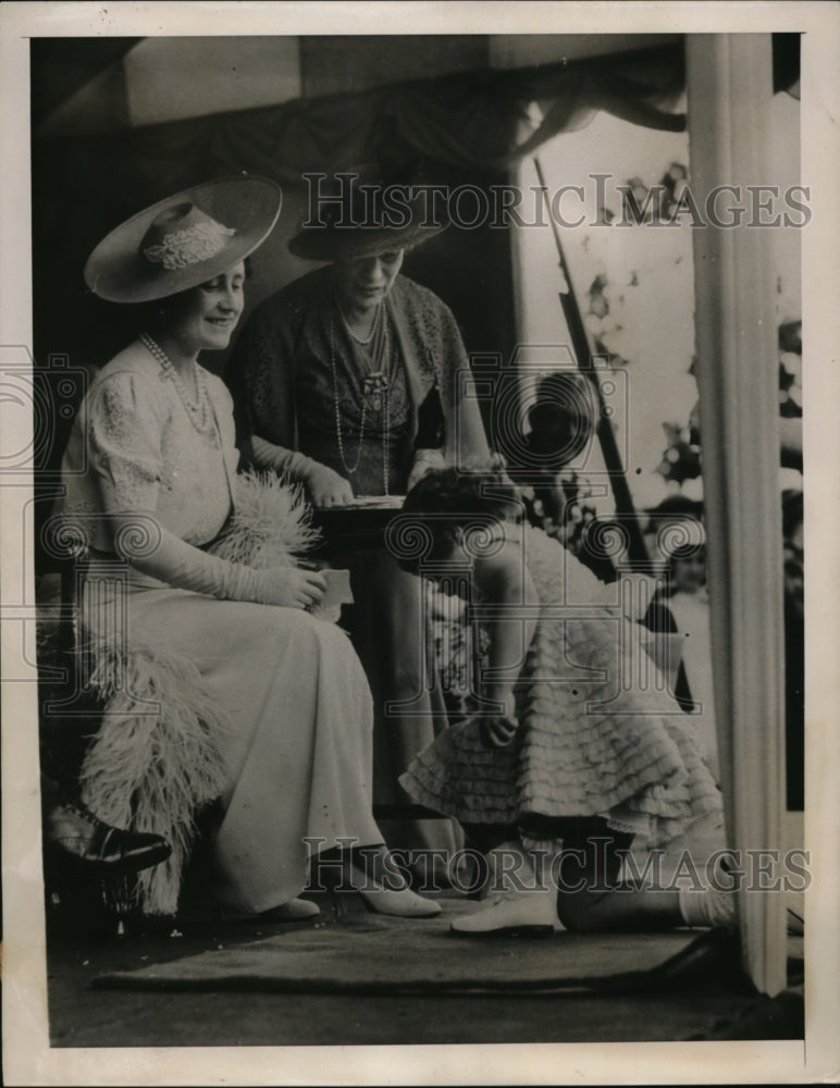 1939 London Queen Elizabeth &amp; Mrs Sigismund Goetze-Historic Images