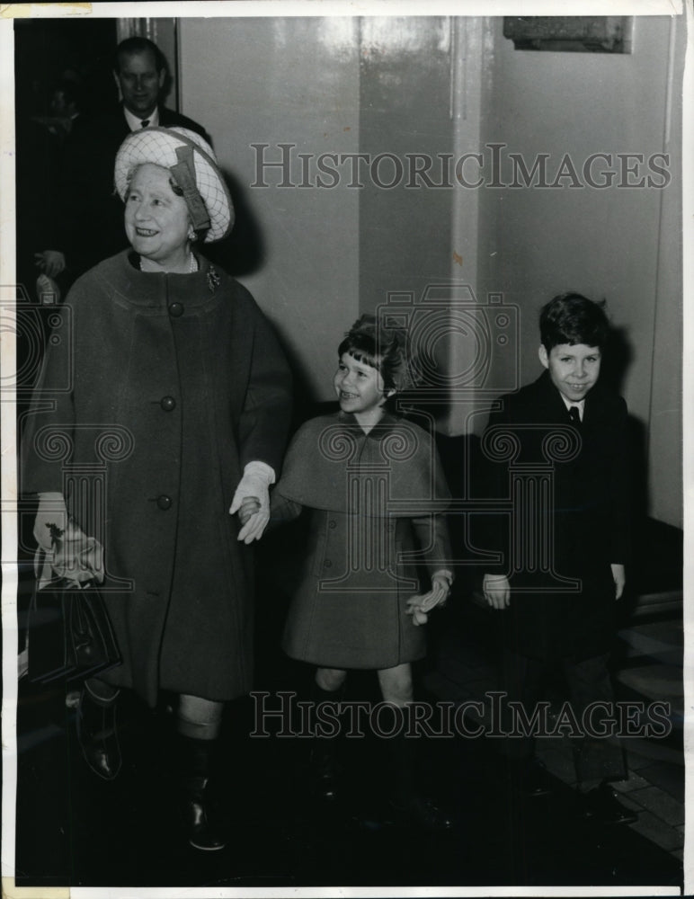 1971 Britian&#39;s Queen Mother Elixabeth, Lady Sarah Armstrong Jones-Historic Images