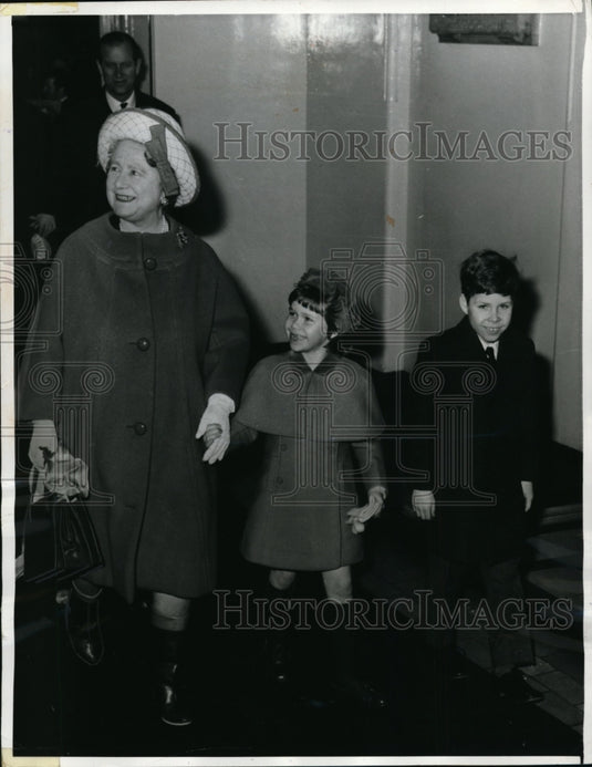 1971 Britian's Queen Mother Elixabeth, Lady Sarah Armstrong Jones-Historic Images