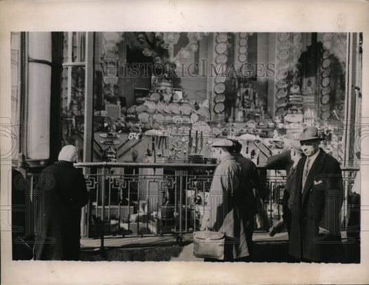 1936 Main street shoppers in Leningrad Russia-Historic Images