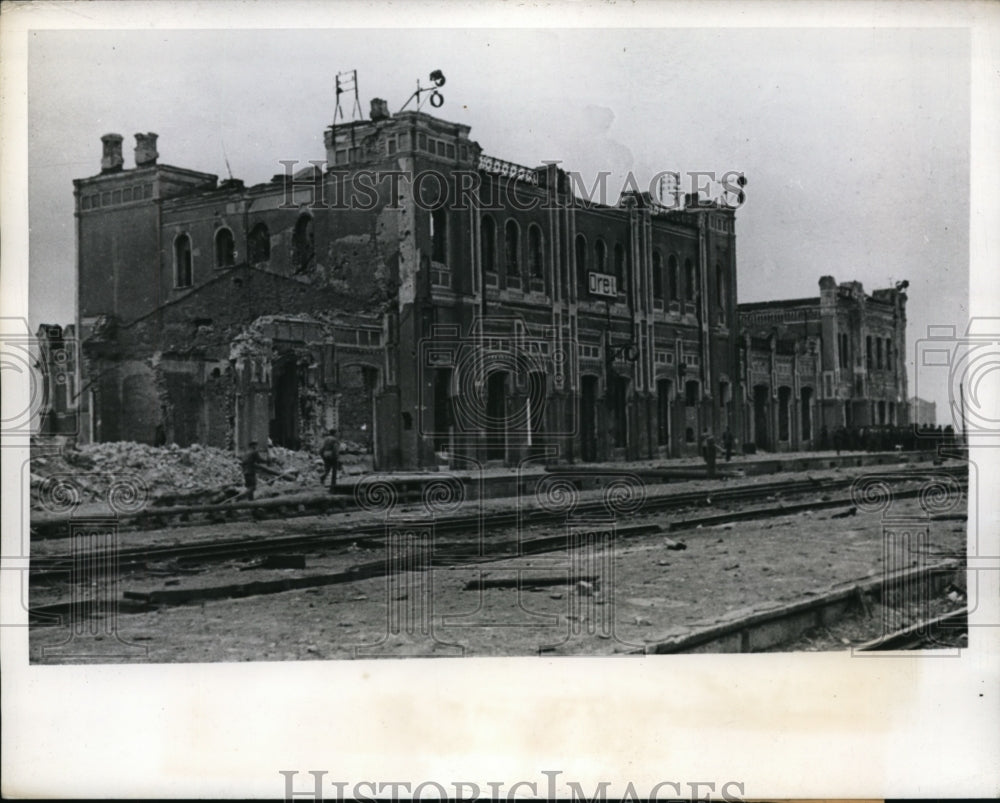 1943 German demolition squads attempted to demolish railway station-Historic Images