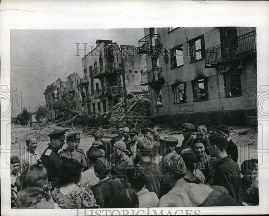1943 Residents Return to Ruins of Homes in Orel Russia World War II-Historic Images