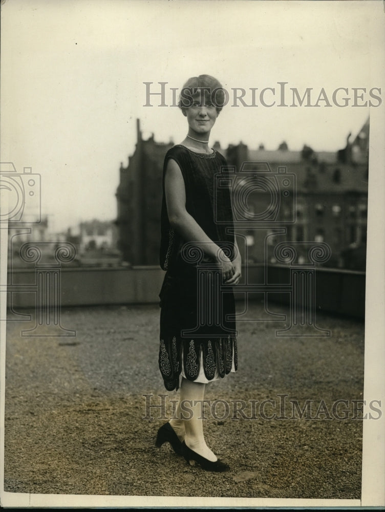 1926 Press Photo Eleanor Holton of Boston in Molyneau Style Black Chiffon Velvet-Historic Images