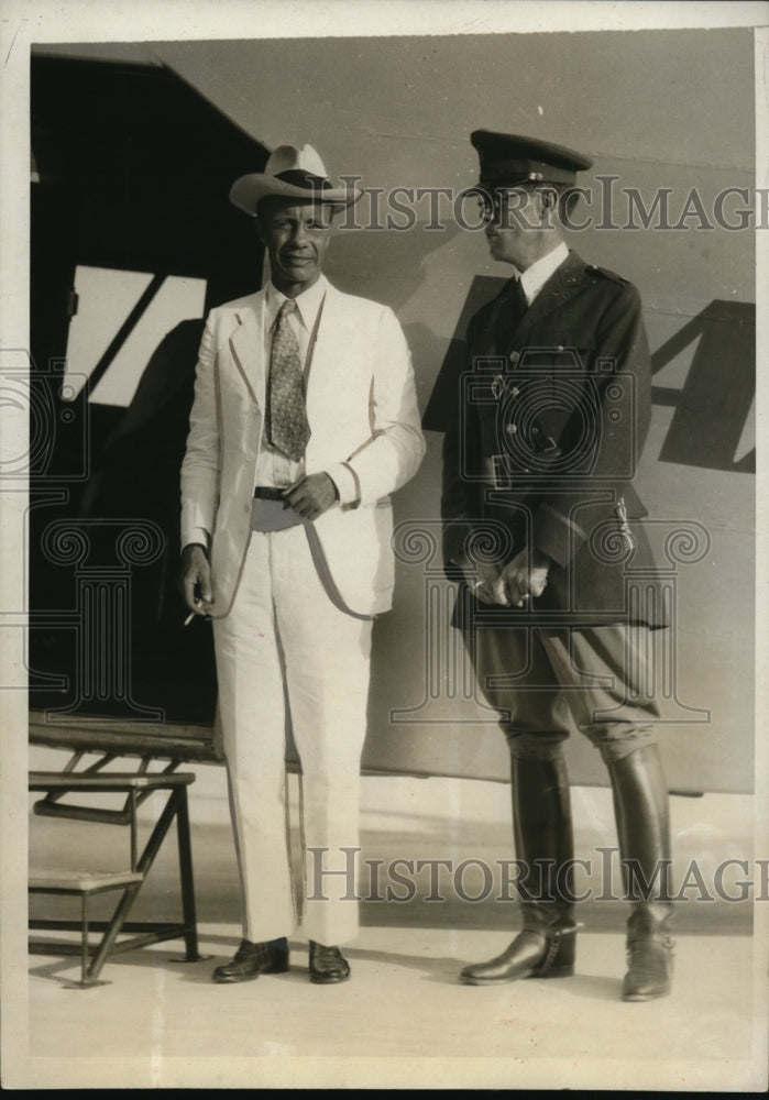 1930 Press Photo Governor Roosevelt Greeted bu Major Henry Baird US Calvary - Historic Images