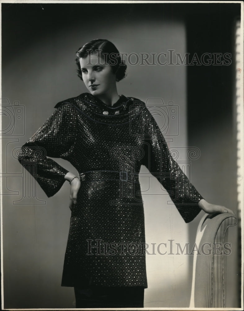 1935 Press Photo Tunic fpr Afternoon at Theater, Bridge or Tea in Metallic-Historic Images