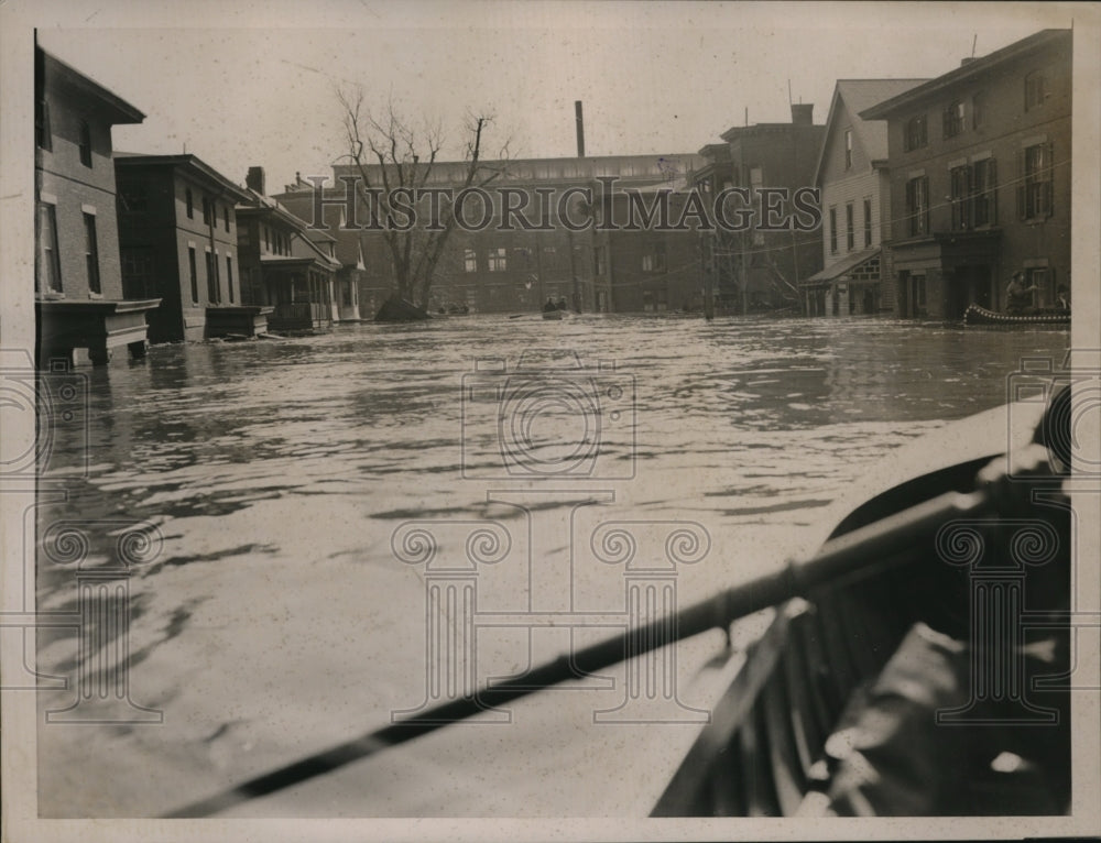 1936 Press Photo Street Scene in Hartford Connecticut Flooding - Historic Images