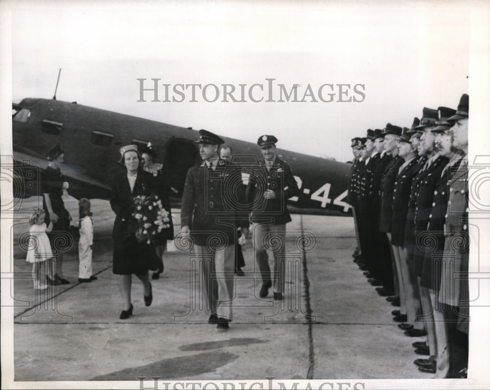 1943 Press Photo Princess Juliana of Netherlands &amp; Col Giebels Army Base in Miss - Historic Images