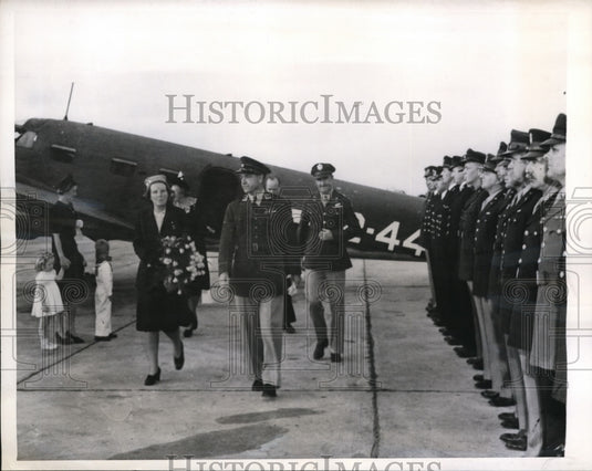 1943 Press Photo Princess Juliana of Netherlands & Col Giebels Army Base in Miss - Historic Images