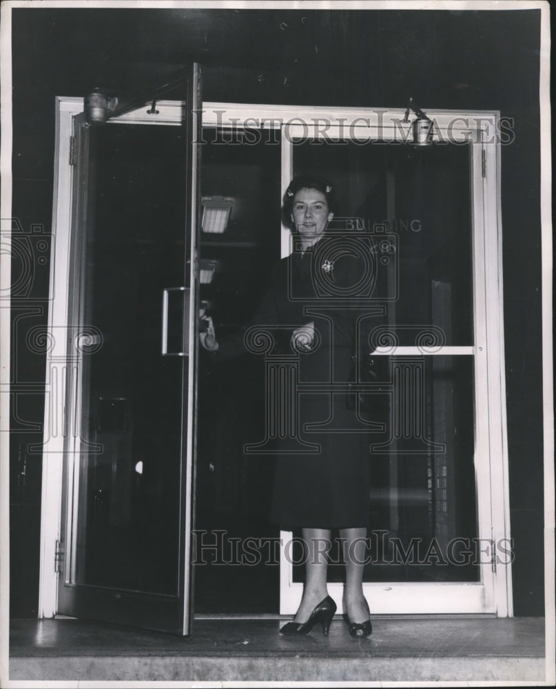 1955 Press Photo Mrs Hella Herzner Ahern German Born American Housewife - Historic Images