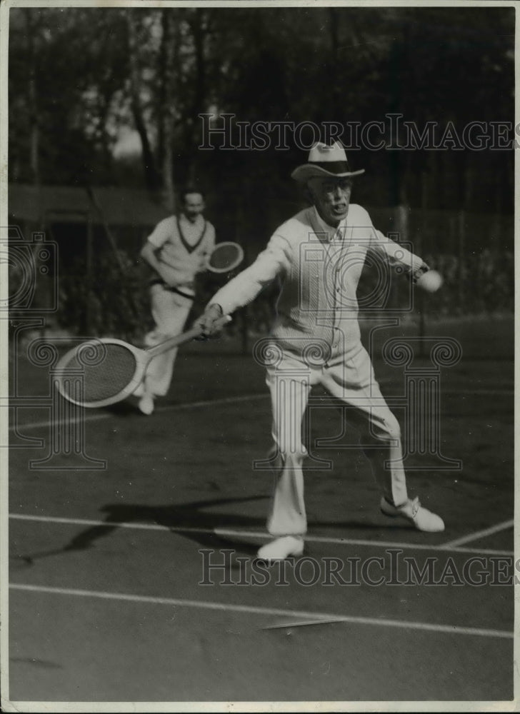 1936 Press Photo King Gustav Partners with Jean Borotra Playing Tennis - Historic Images