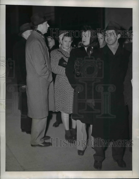 1946 Press Photo OS Billings Manager Industrial Relations Westinghouse & Striker-Historic Images