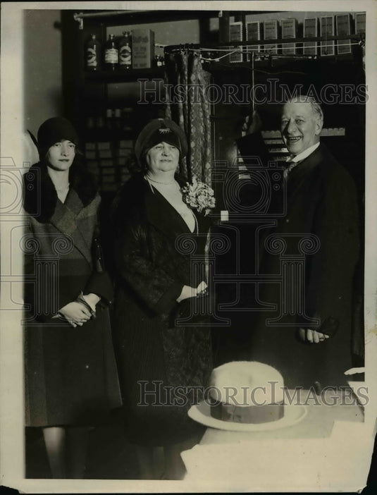 1930 Press Photo Governor Alfred Smith of NY & Mrs Smith Casting Ballots - Historic Images