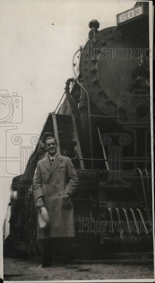 1930 Press Photo Raymond Spencer of Bermuda Age 19 Before He Saw Auto in Montrea-Historic Images