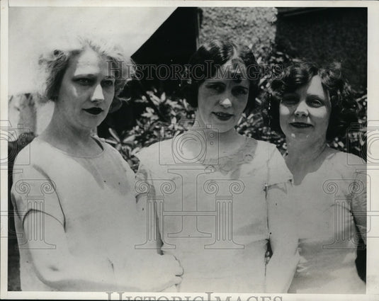 1932 Press Photo Clara Harmon in Center-Historic Images