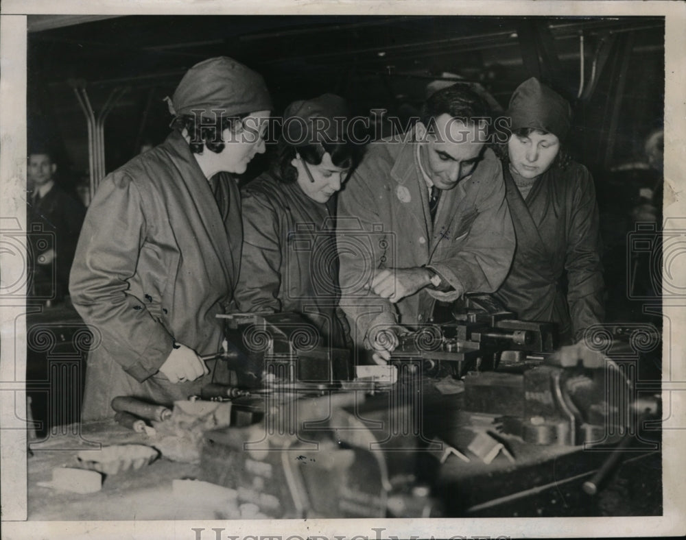 1941 Press Photo British Housewives Train as Skilled Workers Due to War-Historic Images