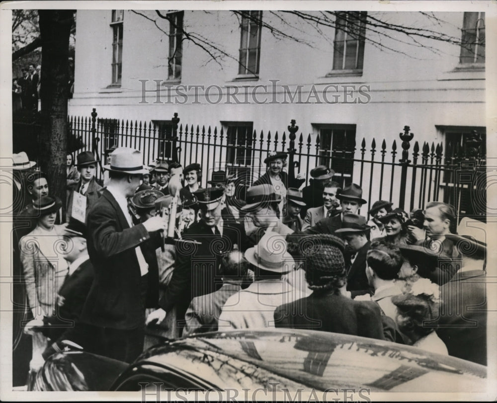 1939 Press Photo Colonel Charles Lindbergh leaving the White House after a visit-Historic Images