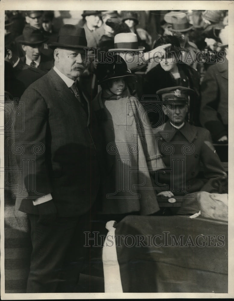 1923 Press Photo Secretary of War John W Weeks at Granddaughter Dorothy Davidge - Historic Images
