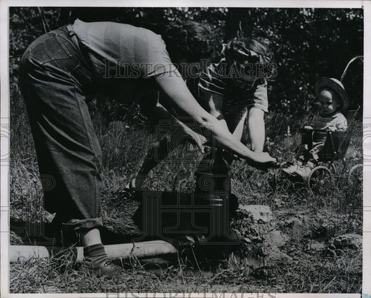 1951 Press Photo Women Take Over Fire Fighting in Cass Lakeside Michigan-Historic Images