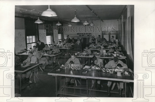 1942 Aircraft Instrument Service Training School at GE Company - Historic Images