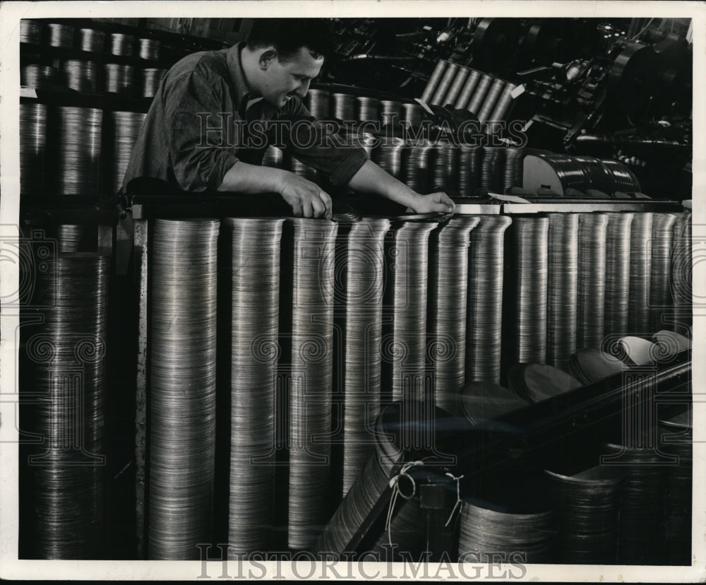 1942 Press Photo Steel disks for motor parts at Westinghouse Co in PA - Historic Images