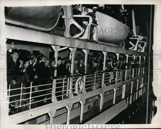 1939 Press Photo Iroquois Ship Escorted by Coast Guard & Destroyers in New York-Historic Images