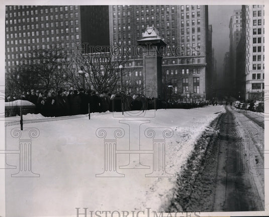 1951 Press Photo Commuters in Chicago Line Up Because of Snow Piles - ney01864-Historic Images