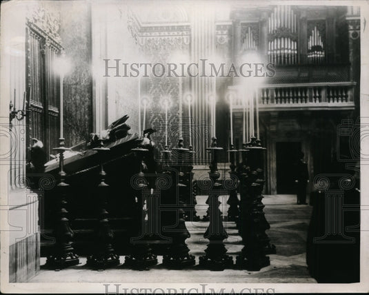 1936 Pope's Body Exposed for Public View in Sacrament Chapel - Historic Images