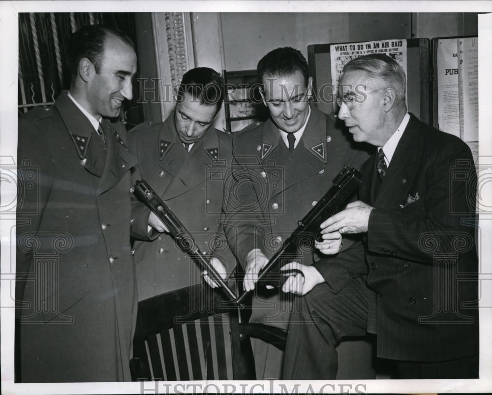 1943 Press Photo Chile Policemen Visit Pennsylvania State Police M Armor A Lavin-Historic Images