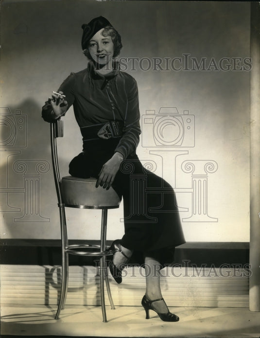 1933 Press Photo Womens Grey Velveteen Blouse Black Crepe Skirt Best & Company-Historic Images