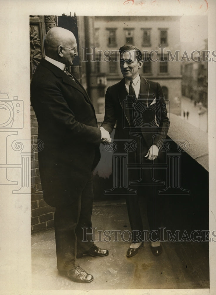 1927 Press Photo Mayor Boess of Berlin Germany Greets Mayor Jimmie Walker of NYC-Historic Images