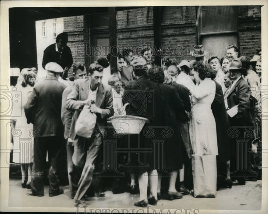 1943 Man with Bag Runs Off with Potatoes As Police Stop Dealer Sell - Historic Images