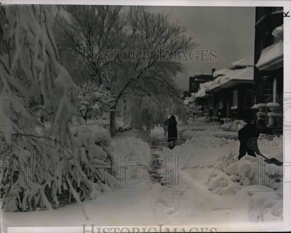 1938 Record 8 Inches of Snow in April in Chicago Illinois - Historic Images