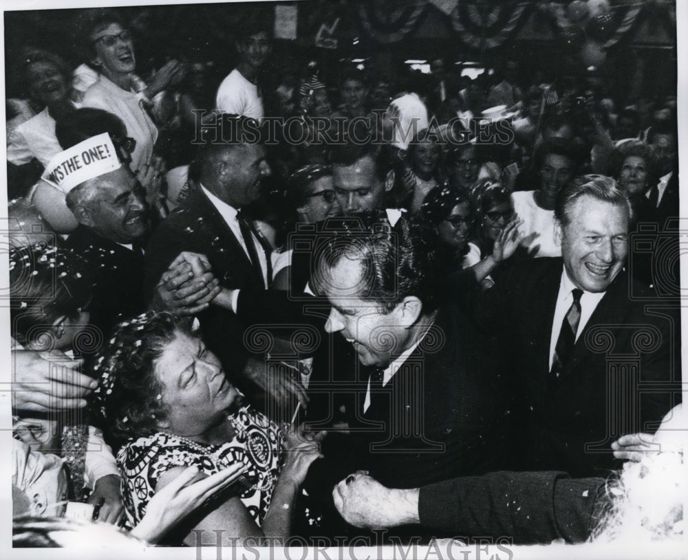 1968 Press Photo Richard Nixon, Gov Nelson Rockefeller campaign in White Plains-Historic Images