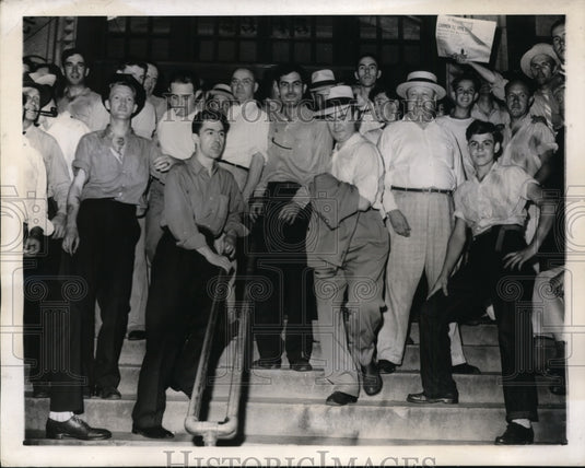 1944 St Louis Bus & Street Car Striking Workers in Missouri - Historic Images