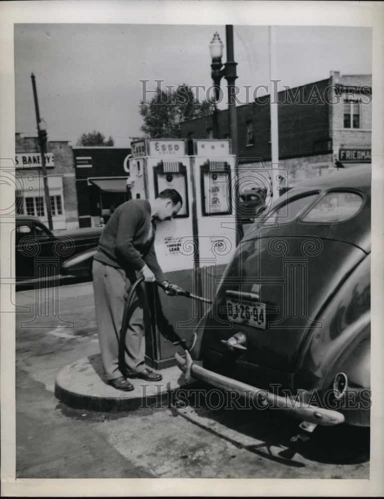 1945 Strike Causes Michigan Gas Supply To Dry Up Getting Gas Canada - Historic Images