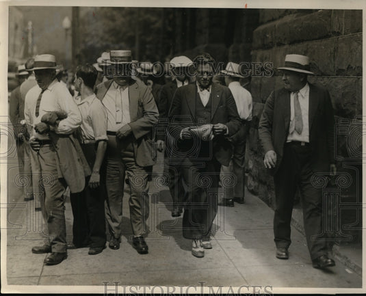 1932 Press Photo "Bonus Marcher" Isadore Kanner taken into custody for theft-Historic Images