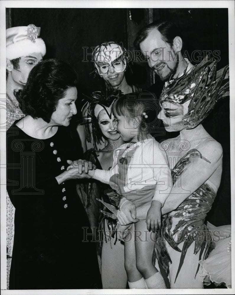 1967 Press Photo Mrs Lyndon Johnson Backstage with Dancers 4 Year Old Ballerina - Historic Images