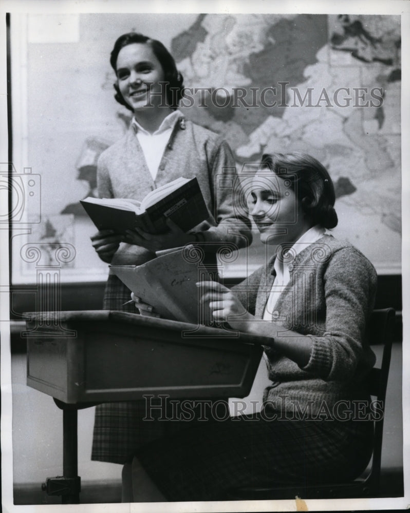 1960 Press Photo Pam &amp; Pat Barker Twins Want to Be Airline Hostesses - Historic Images