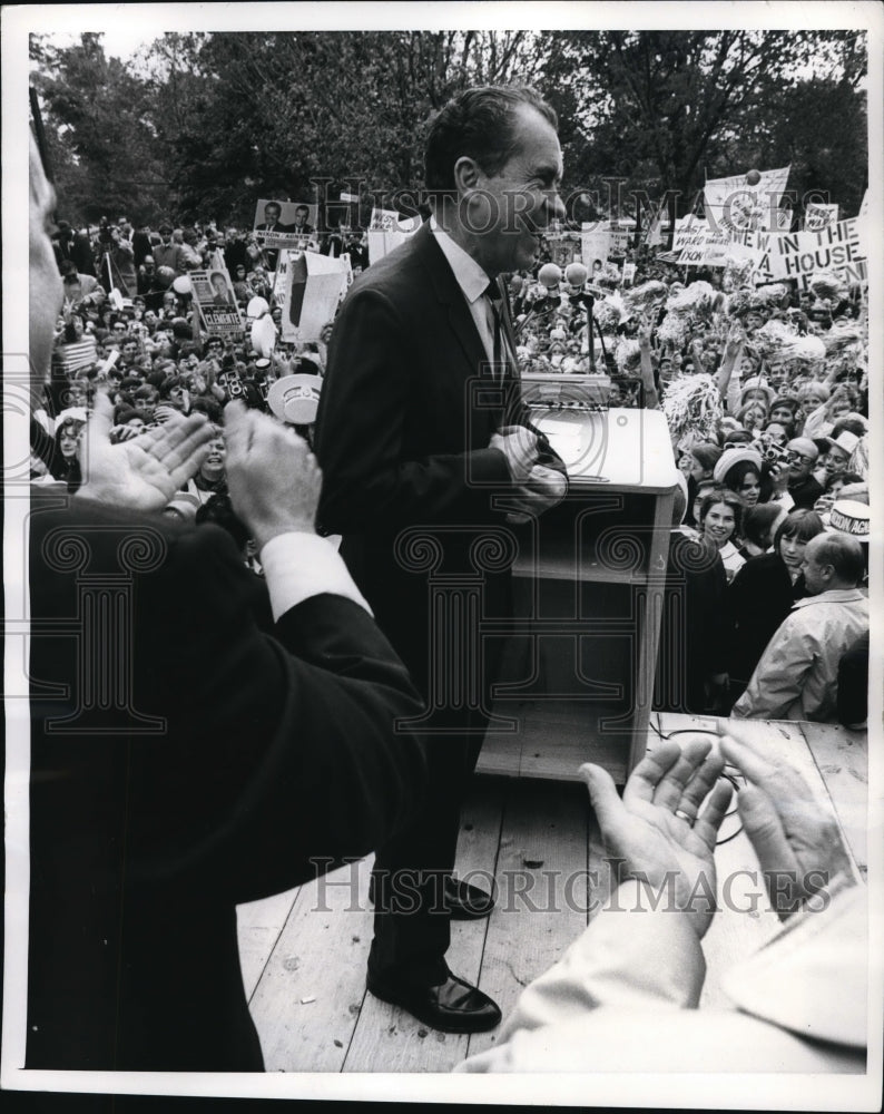 1968 Press Photo Richard Nixon campaigns in Bloomfield, New Jersey-Historic Images