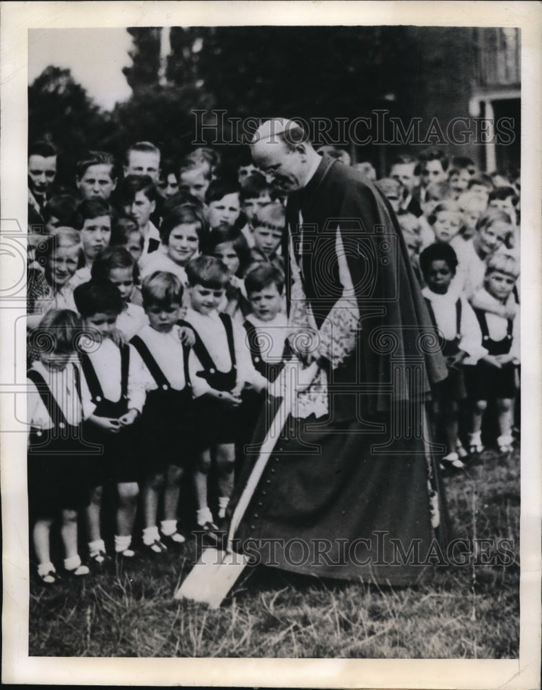 1944 The Rt Reverend Bernard Griffin Archbishop of Westminster - Historic Images