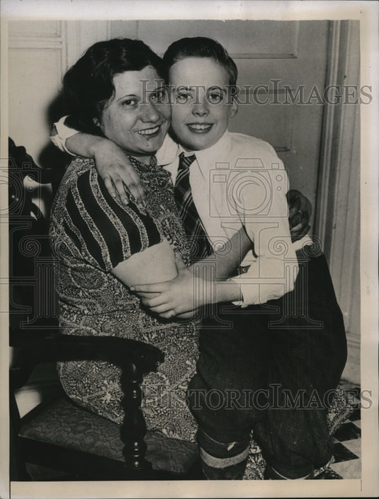 1939 Press Photo Lena D'Angelo & Foster Son Eugene 11 Wins Custody of Him-Historic Images