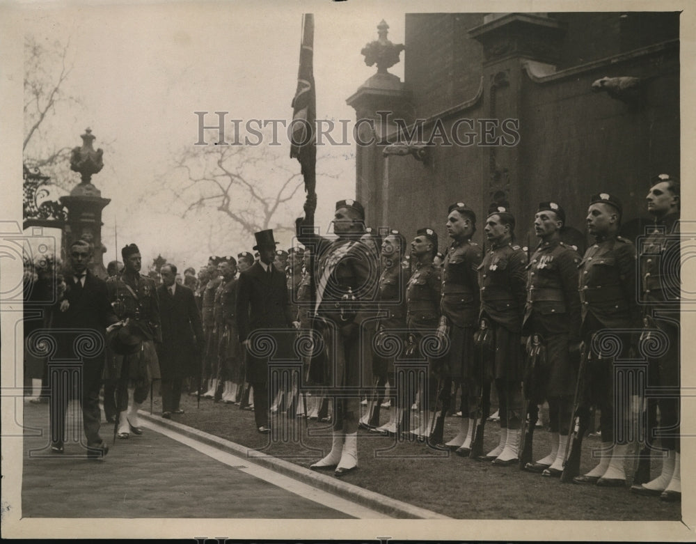 1929 Duke of York inspects Guard of Honour at new Accountants&#39; Hall - Historic Images