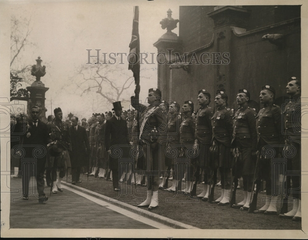 1929 Duke of York inspects Guard of Honour at new Accountants' Hall - Historic Images