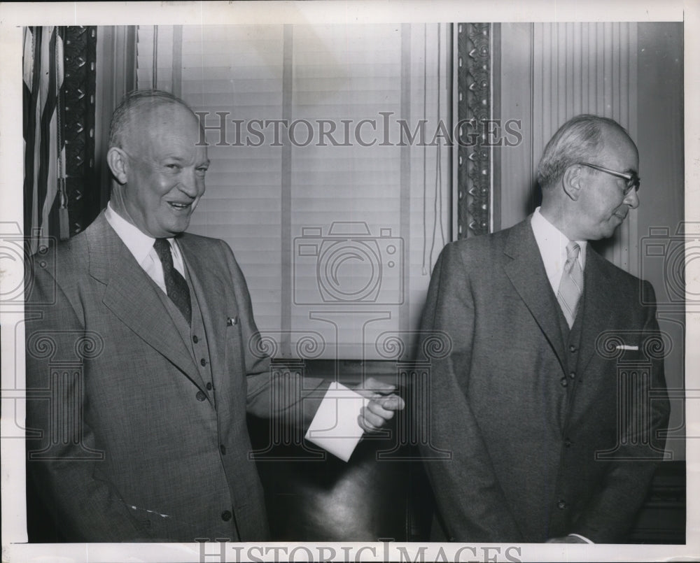 1954 Press Photo President Dwight Eisenhower & Strauss of Atomic Energy Commiss-Historic Images