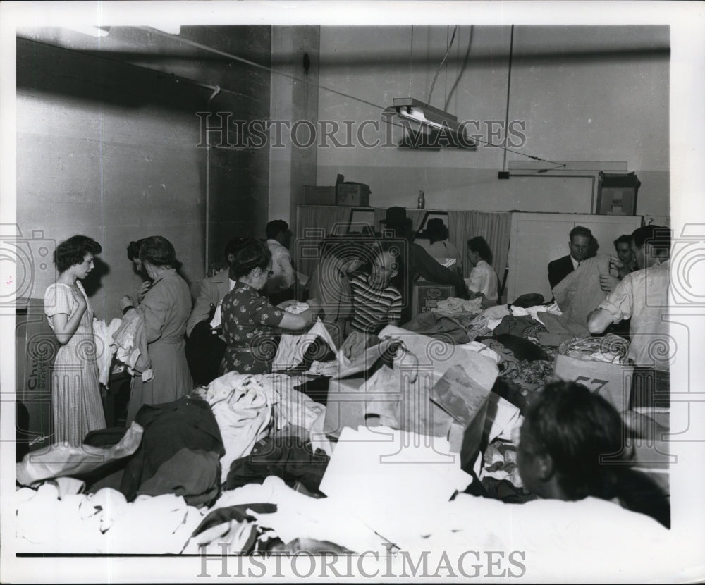 Red Cross Aids Flood Evacuees In Portland  - Historic Images