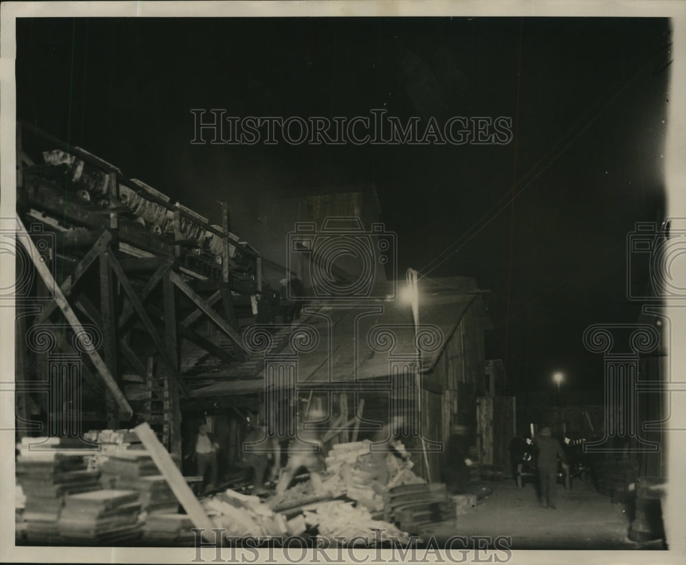 1931 Press Photo Firemen Trapped In Chicago Tunnel - Historic Images