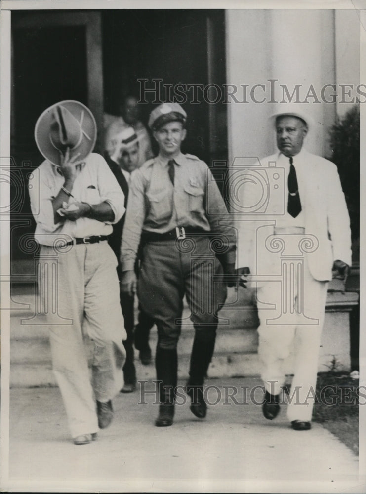 1937 Press Photo Robert Graham Cover&#39;s His Face With A Hat - ney08836-Historic Images