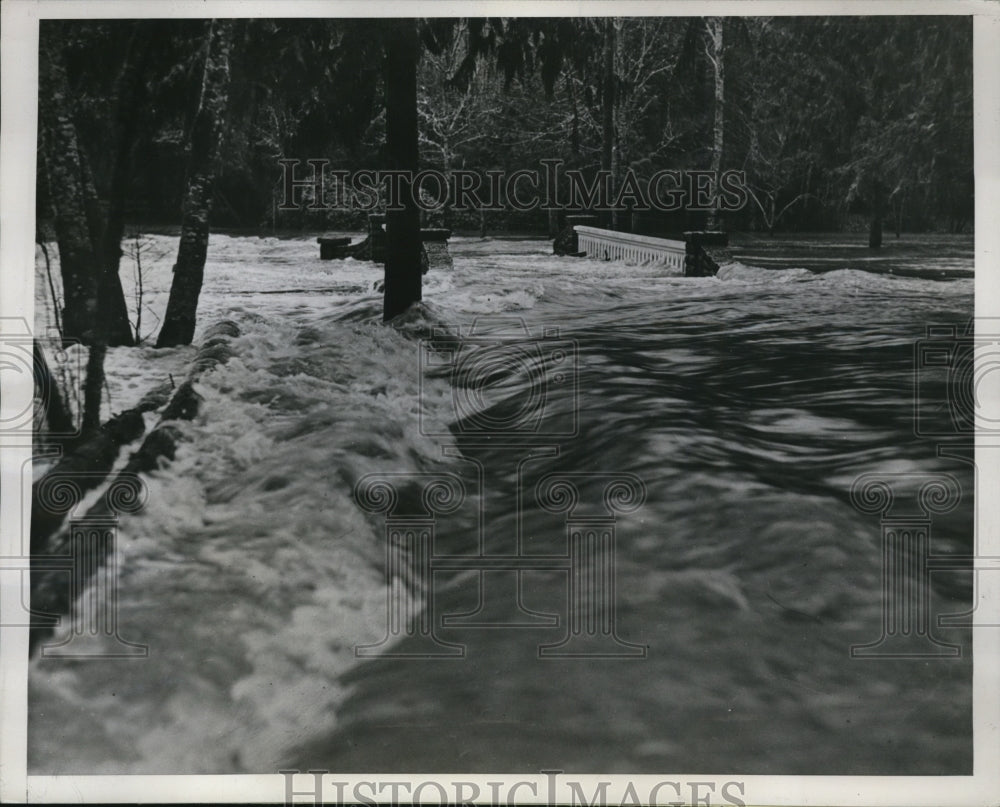 1937 Press Photo Flooded Streets Of Portland After The Johnson Creek Overflowed - Historic Images